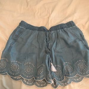 Scalloped Hem embroidered chambray shorts, Size Medium